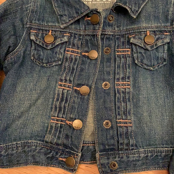 Baby Gap jean jacket for toddler - Picture 3 of 5